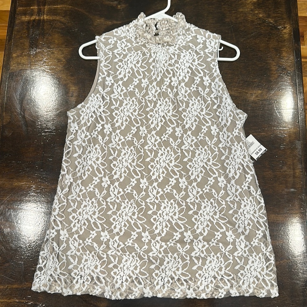 Net white laced flowy tank top